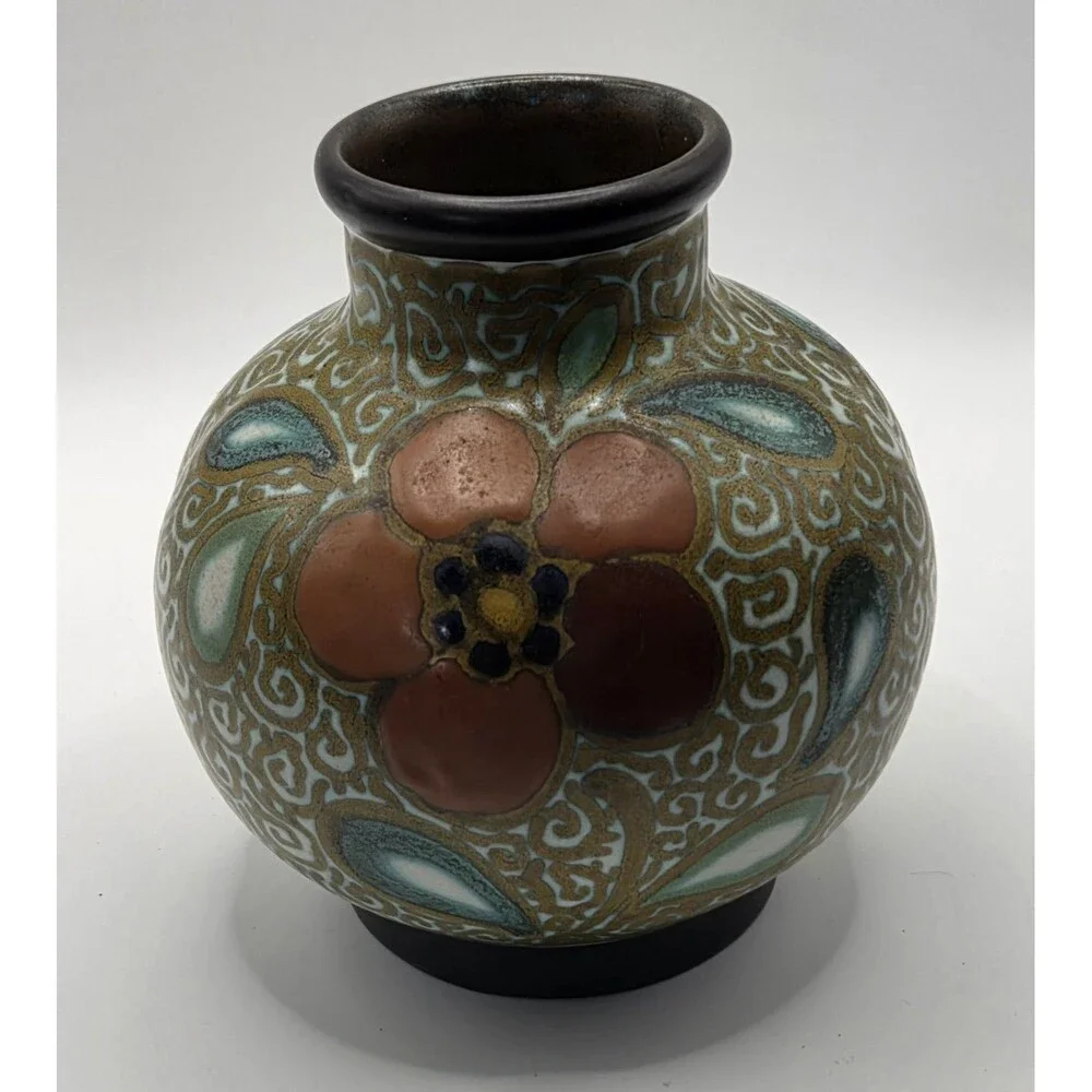 Vintage 1924 Gouda Holland GERLA Matte Pottery Vase 874 Royal Plazuid PZH